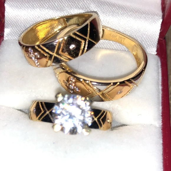 Engagement ring with his&hers wedding band - Picture 2 of 7